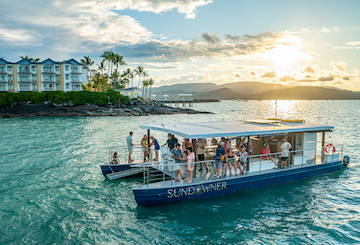 Sunset cruise in Airlie Beach